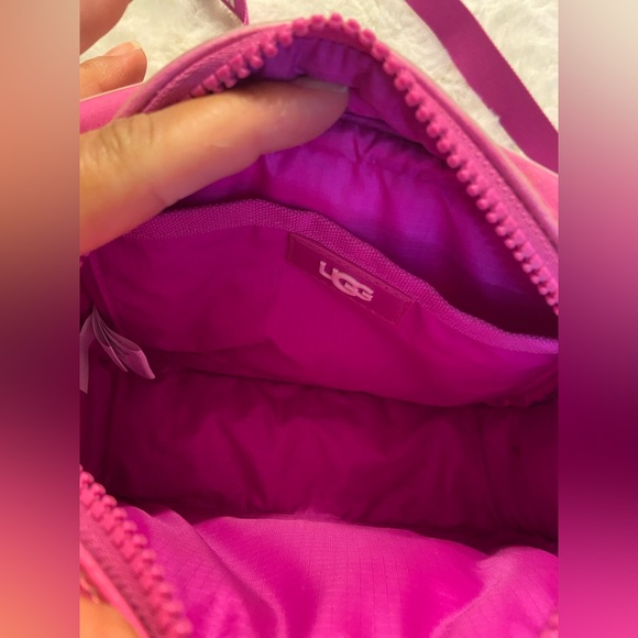 UGG Janey II sheepskin clear crossbody belt bag rock rose bright pink - Picture 4 of 10